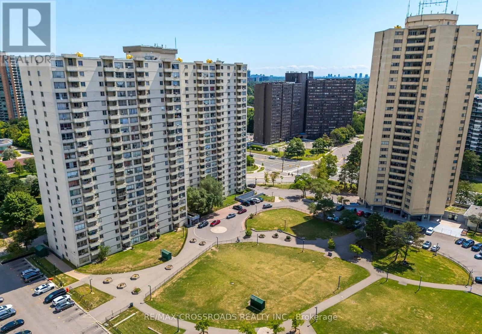 806 - 320 DIXON ROAD