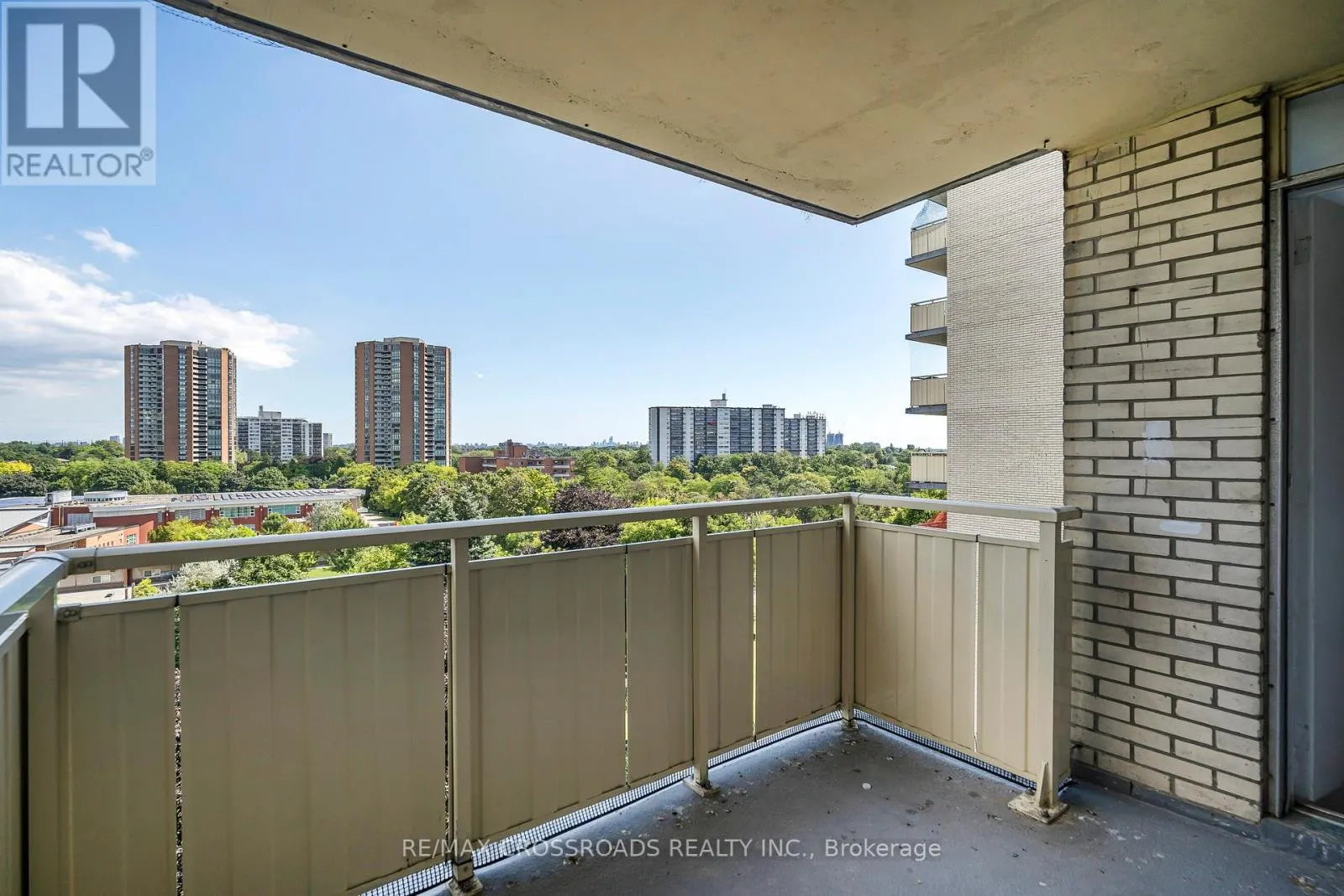 806 - 320 DIXON ROAD