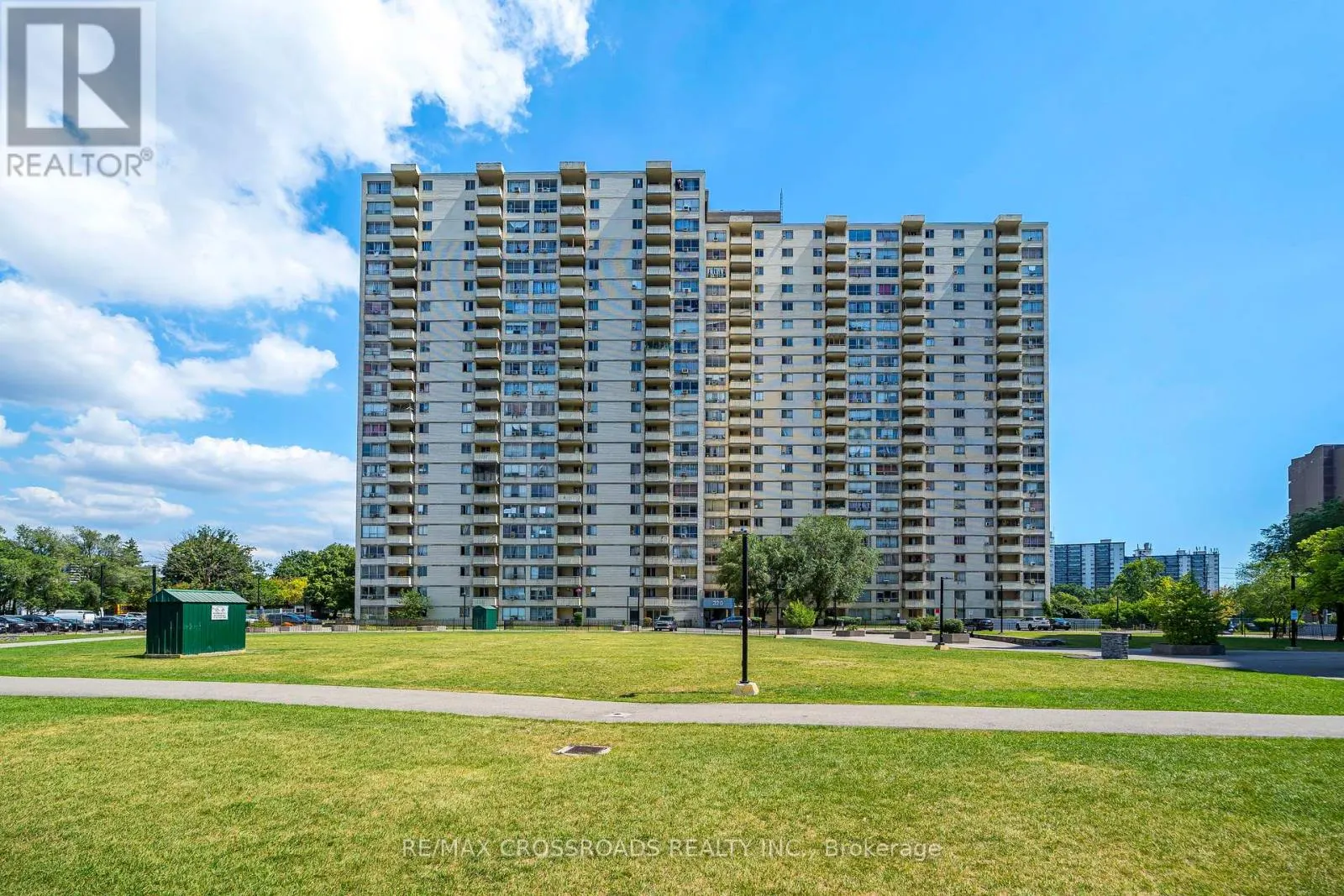 806 - 320 DIXON ROAD