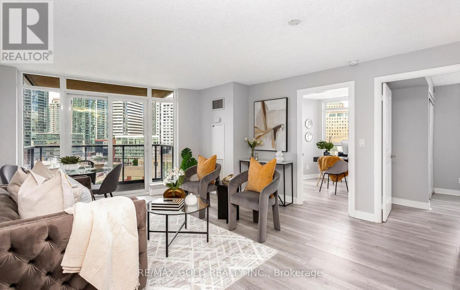 804 - 330 BURNHAMTHORPE ROAD