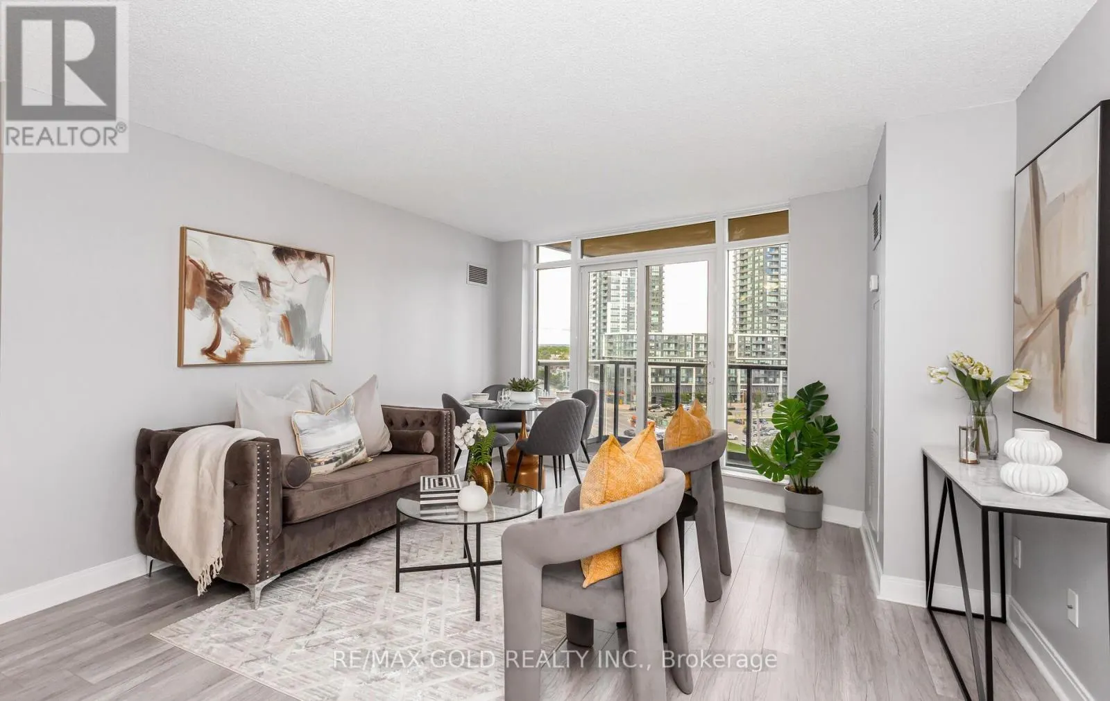 804 - 330 BURNHAMTHORPE ROAD