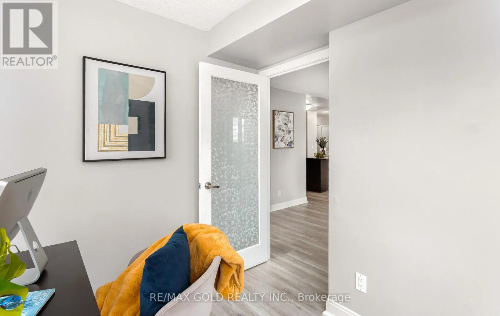 804 - 330 BURNHAMTHORPE ROAD