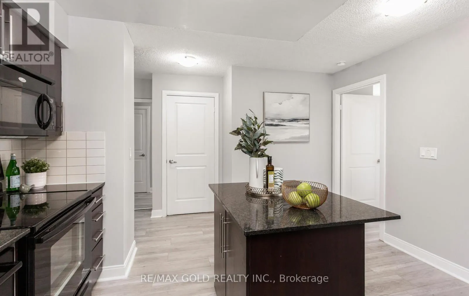 804 - 330 BURNHAMTHORPE ROAD