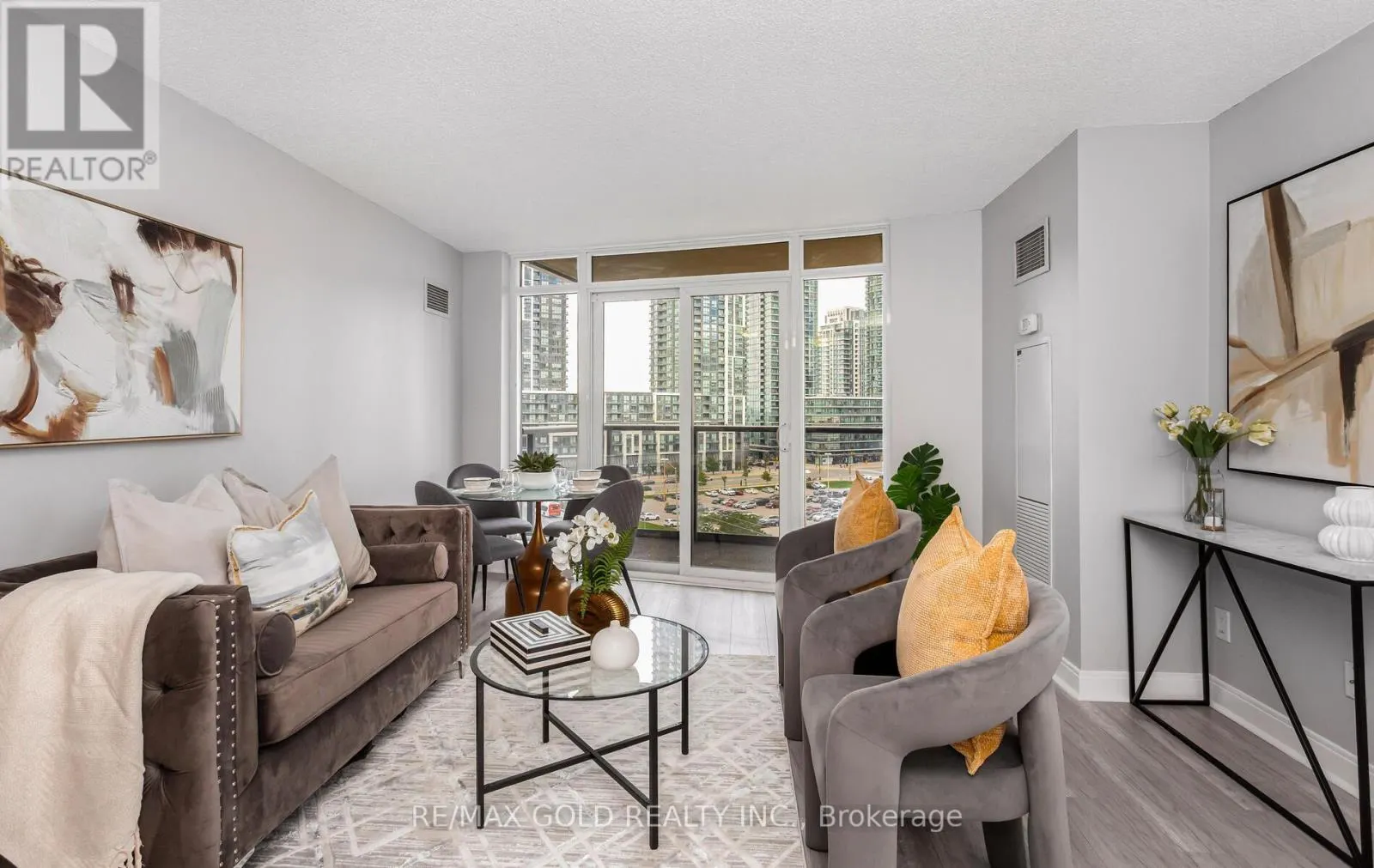 804 - 330 BURNHAMTHORPE ROAD