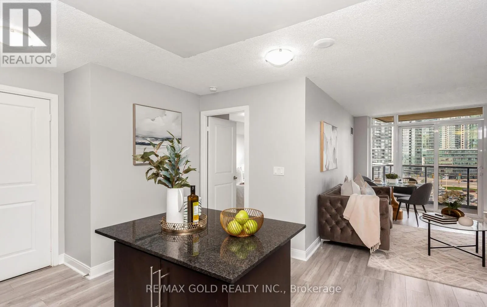 804 - 330 BURNHAMTHORPE ROAD