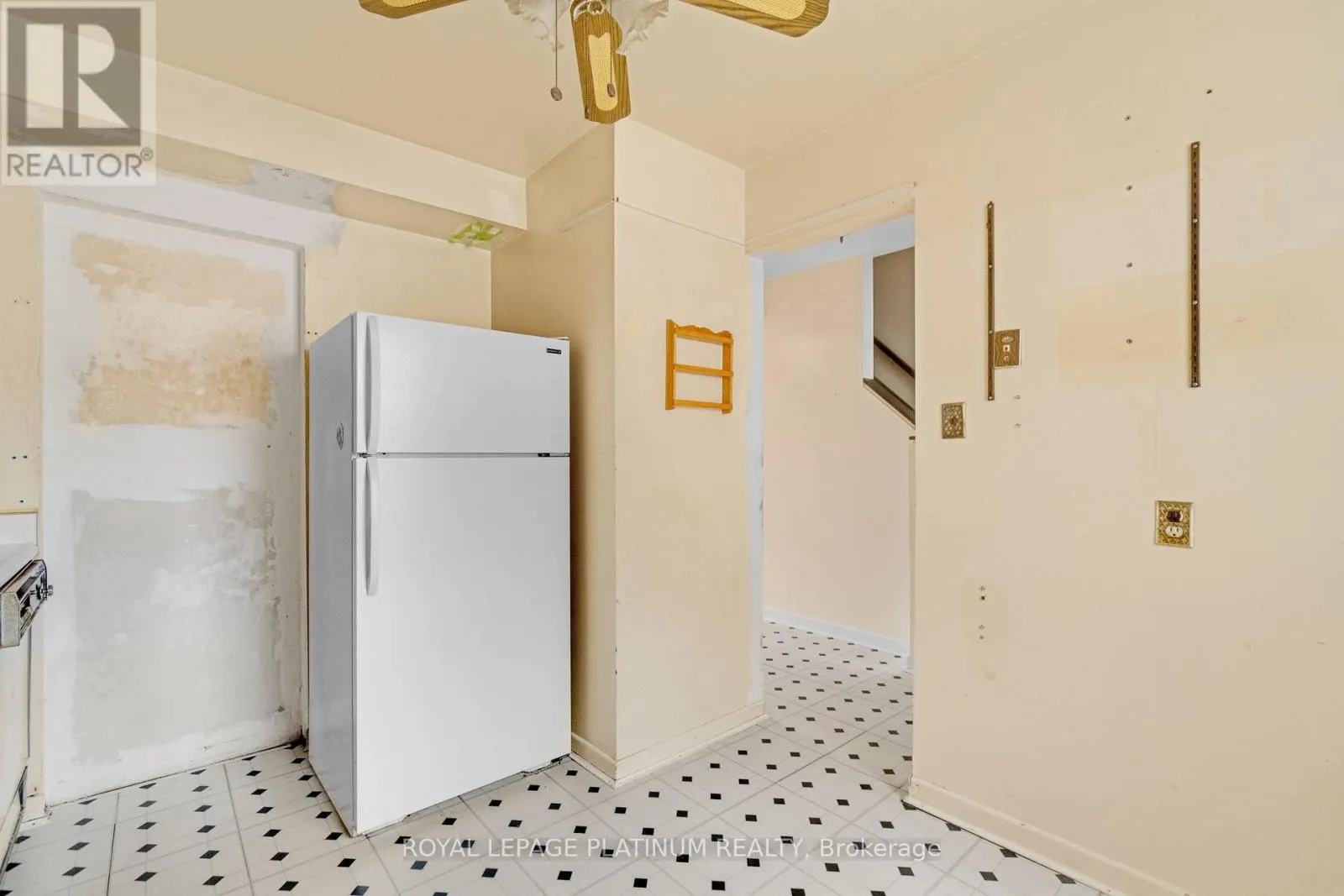 48 - 246 JOHN GARLAND BOULEVARD