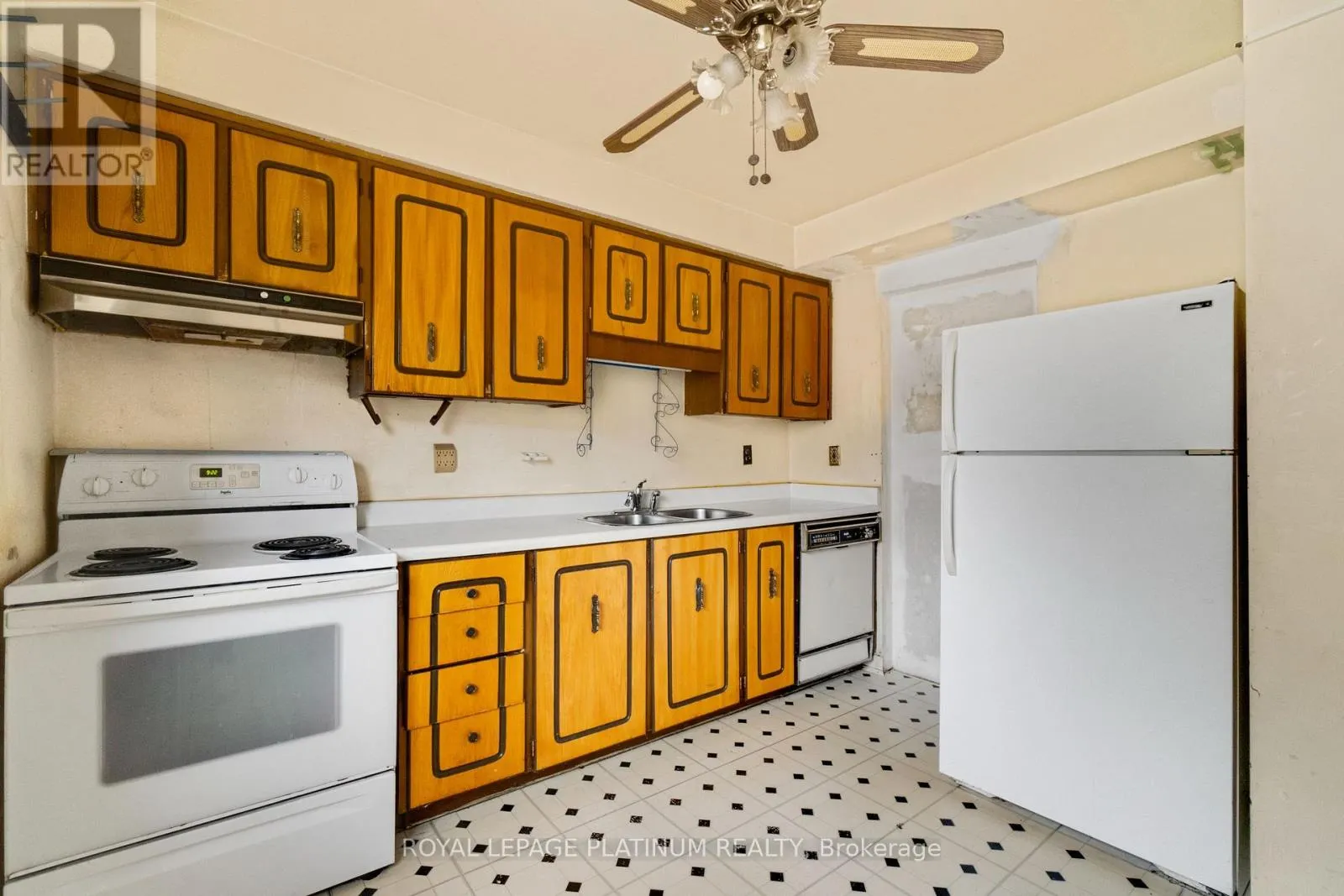 48 - 246 JOHN GARLAND BOULEVARD