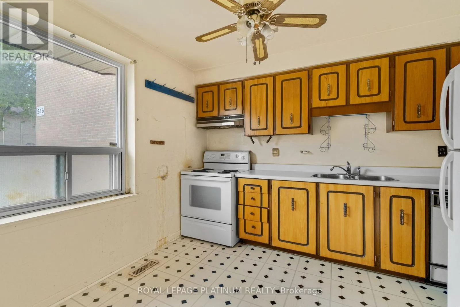 48 - 246 JOHN GARLAND BOULEVARD
