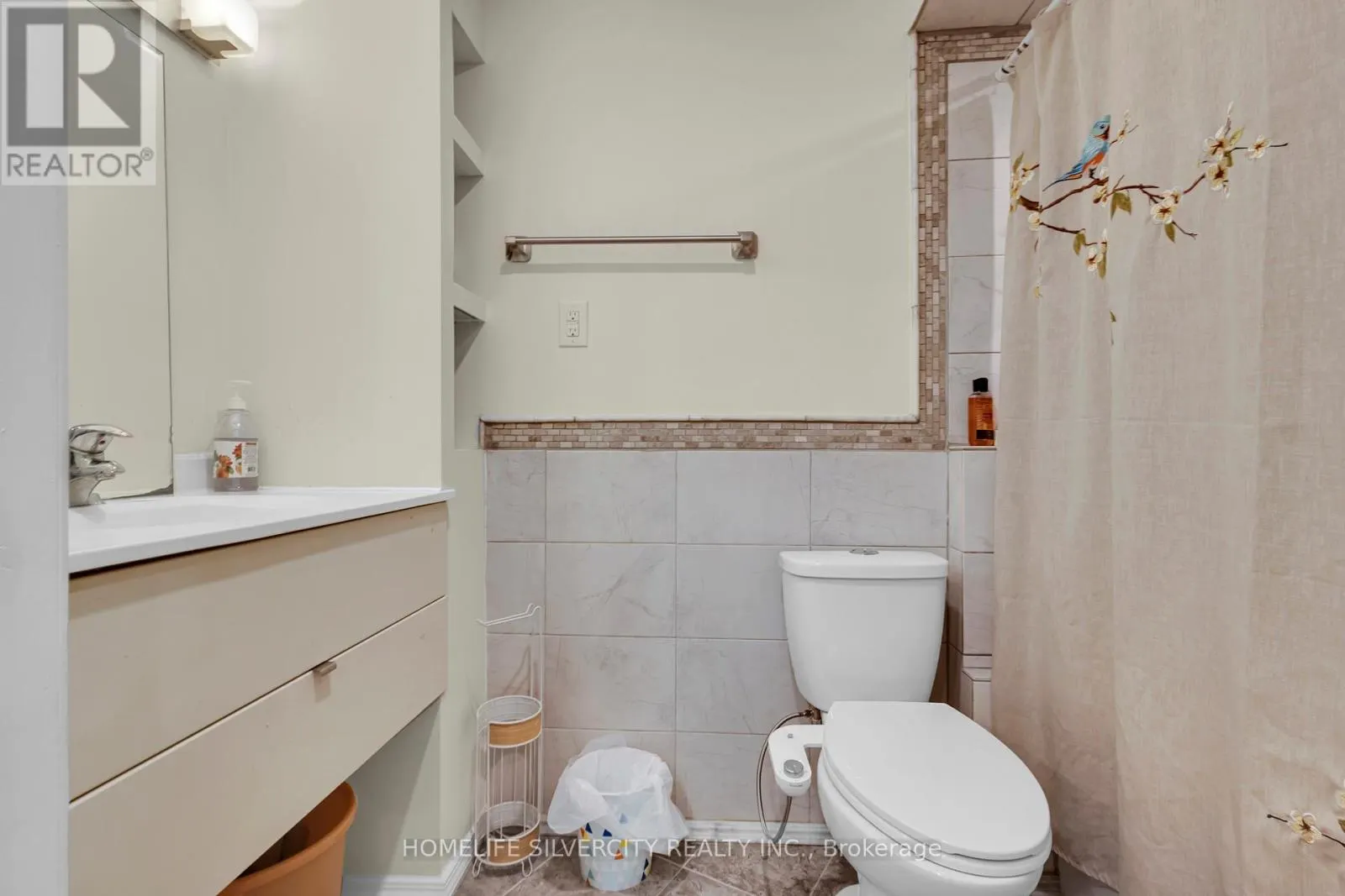 38 GEORGE ROBINSON DRIVE