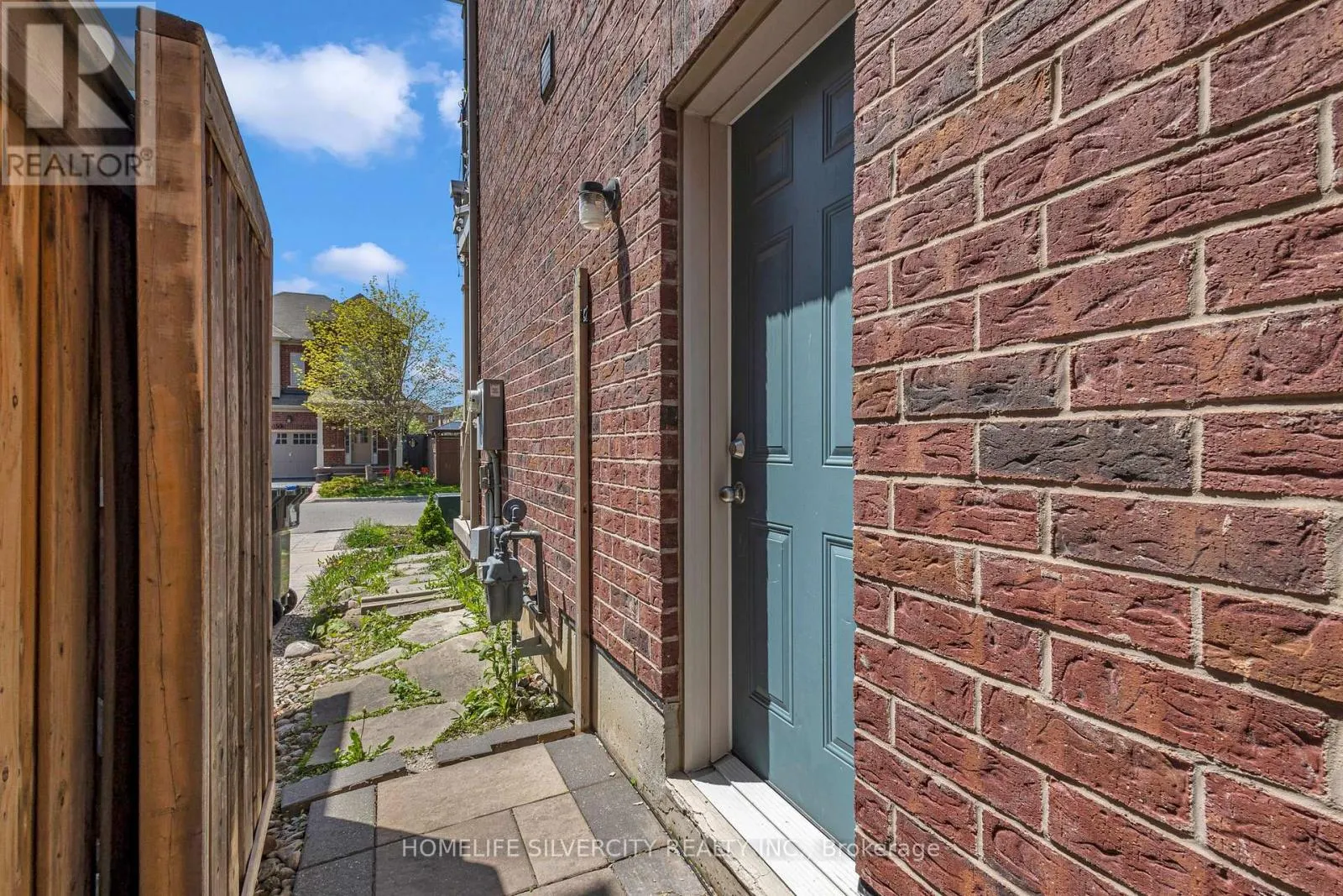 38 GEORGE ROBINSON DRIVE