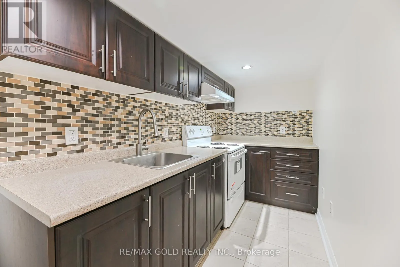 54 GAMSON CRESCENT