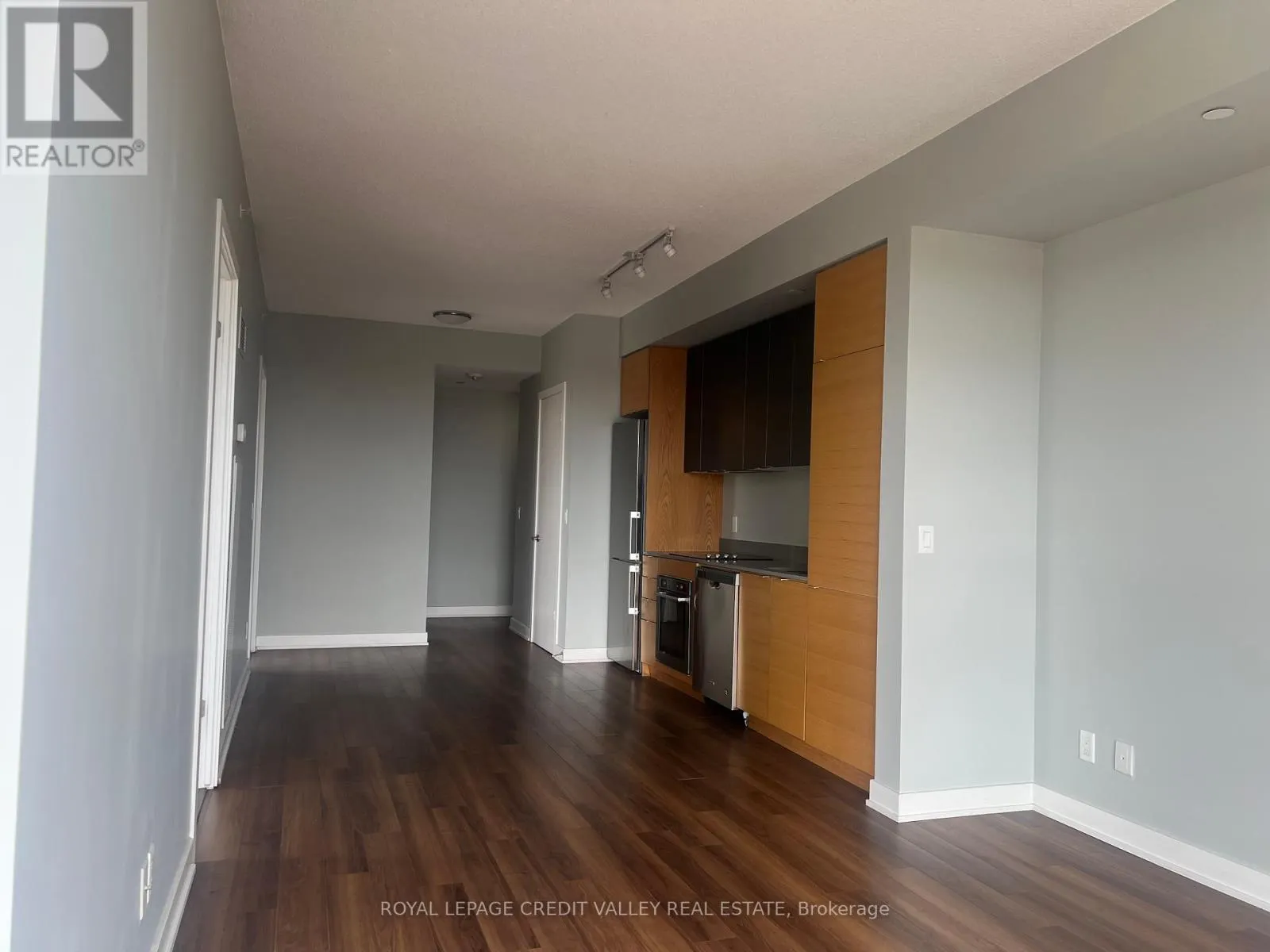 D416 - 5220 DUNDAS STREET