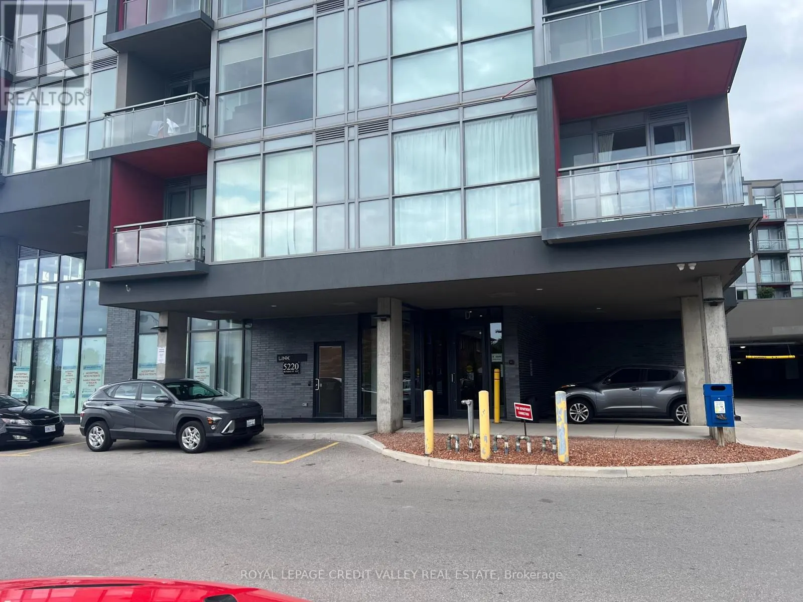 D416 - 5220 DUNDAS STREET