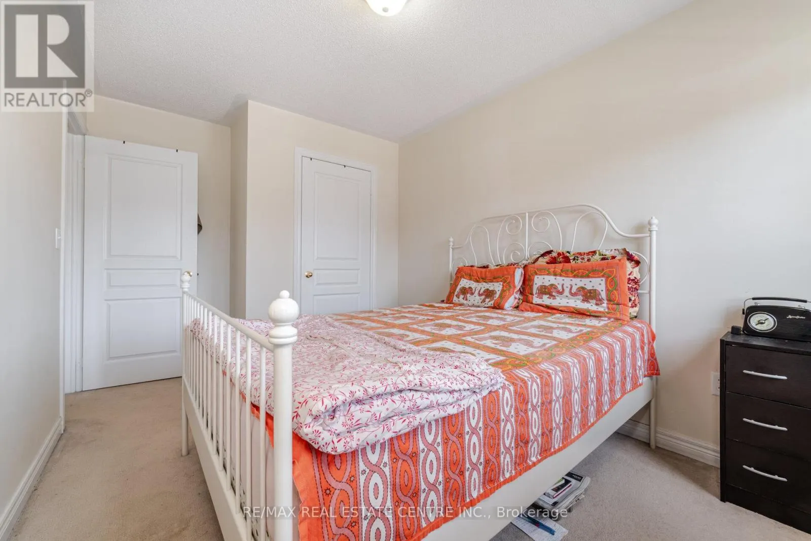15 VANDERPOOL CRESCENT