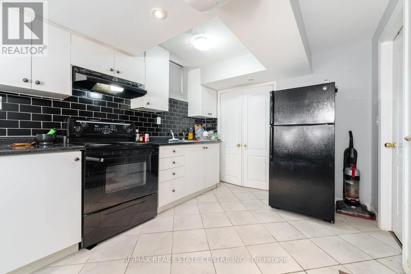 15 VANDERPOOL CRESCENT