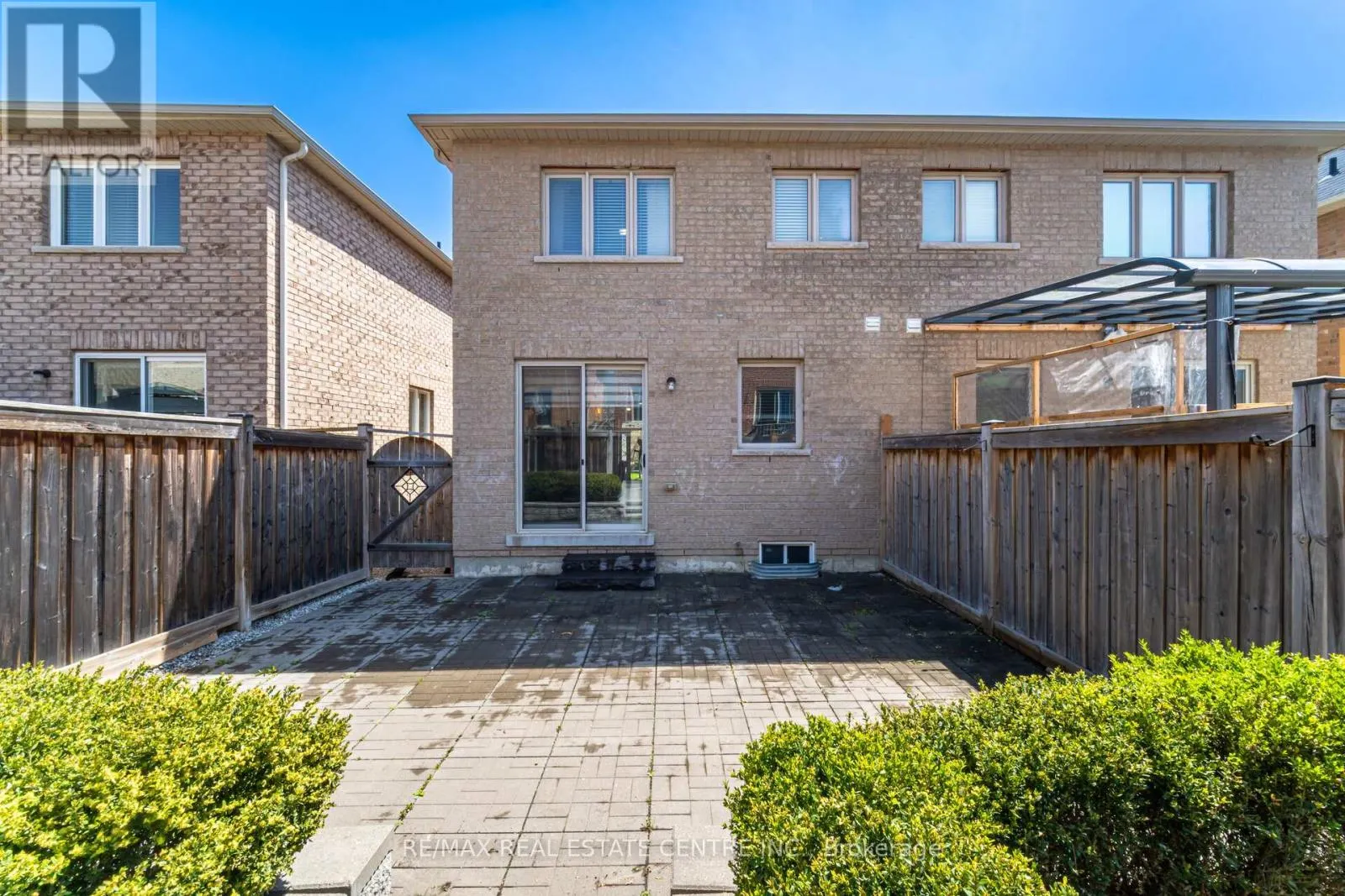 15 VANDERPOOL CRESCENT