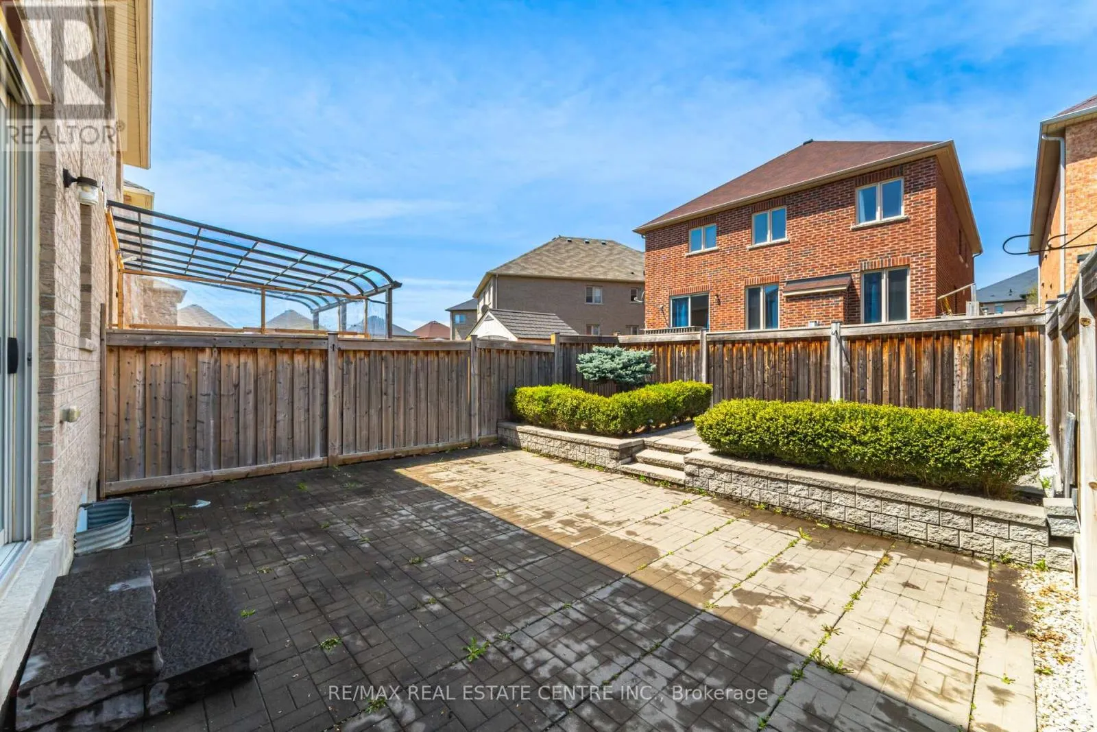 15 VANDERPOOL CRESCENT