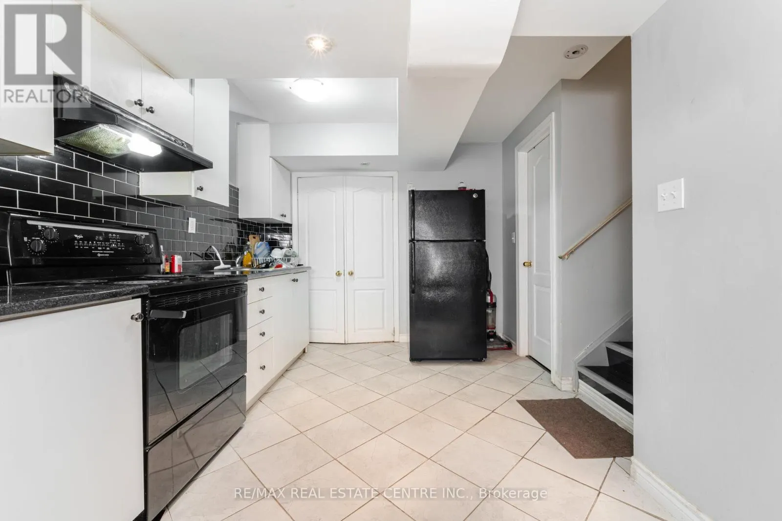 15 VANDERPOOL CRESCENT