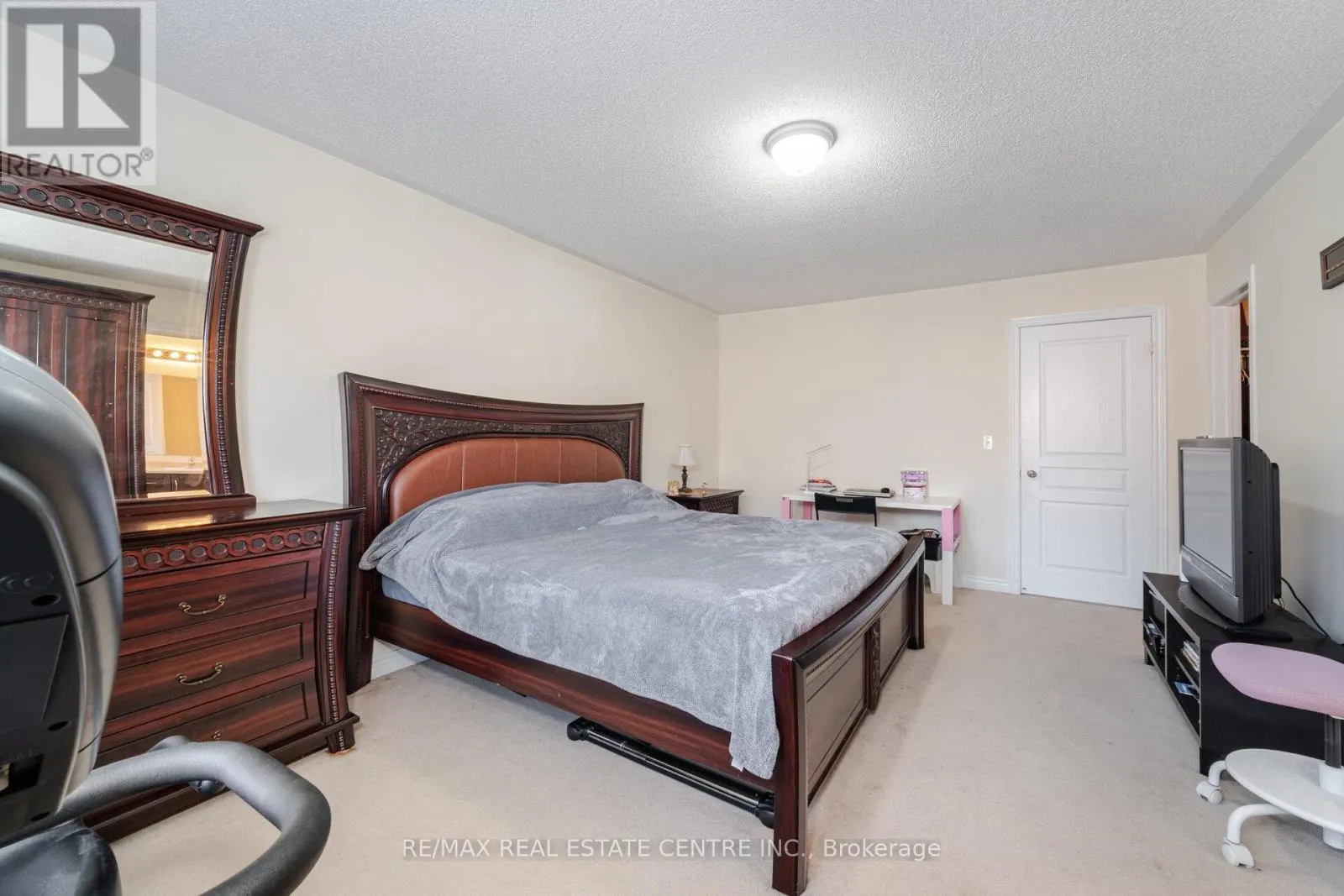 15 VANDERPOOL CRESCENT