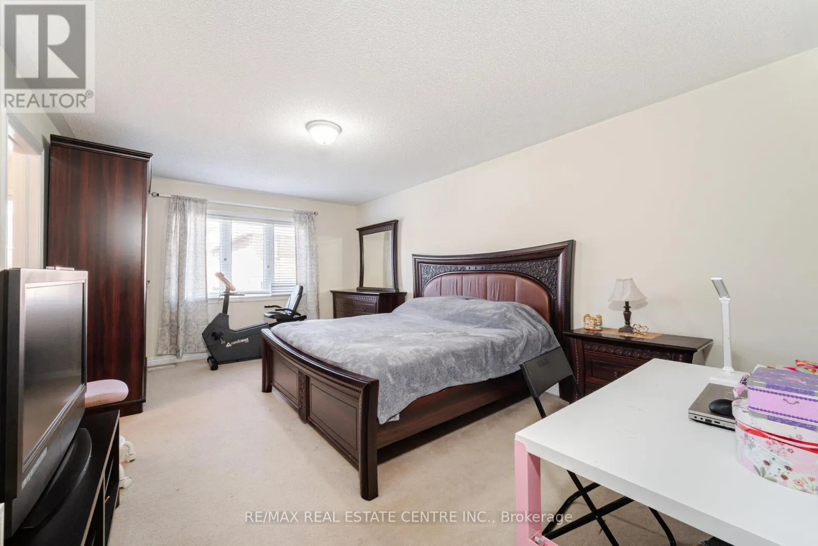 15 VANDERPOOL CRESCENT
