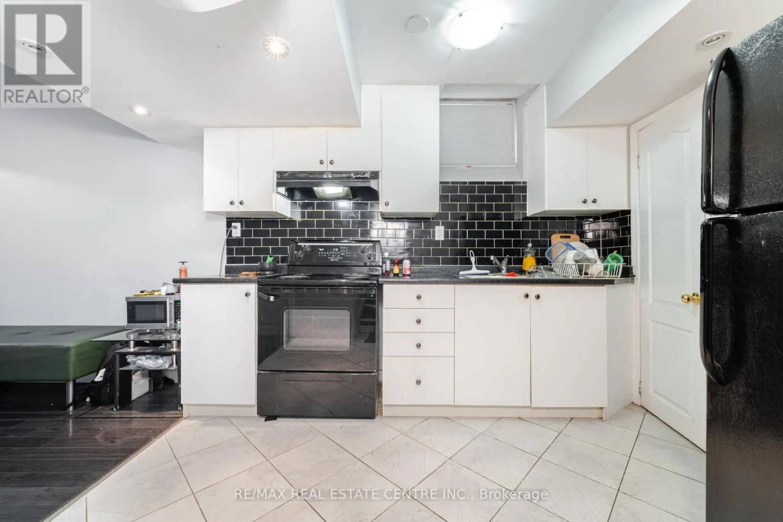 15 VANDERPOOL CRESCENT