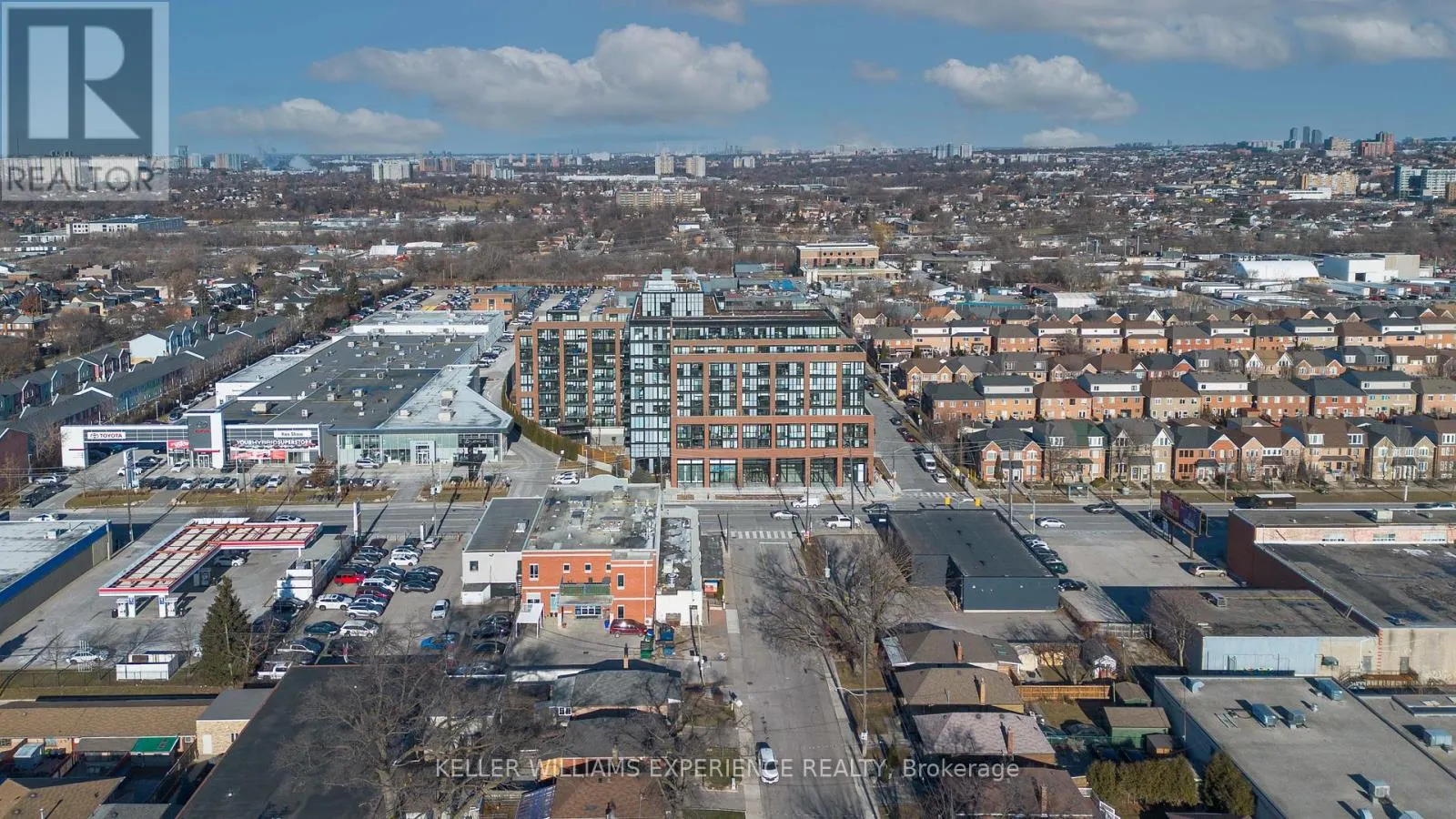 118 - 2300 ST CLAIR AVENUE W