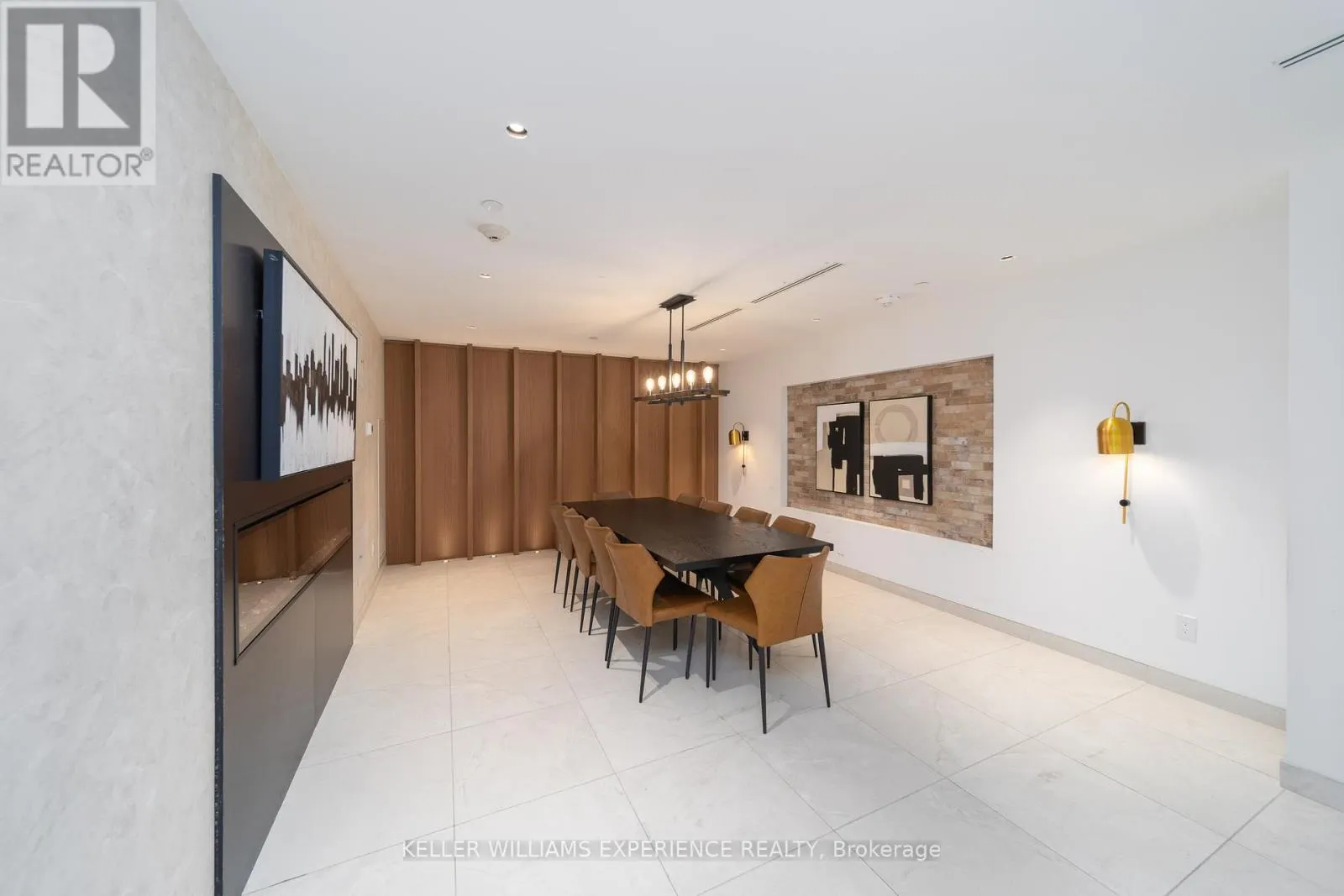 118 - 2300 ST CLAIR AVENUE W