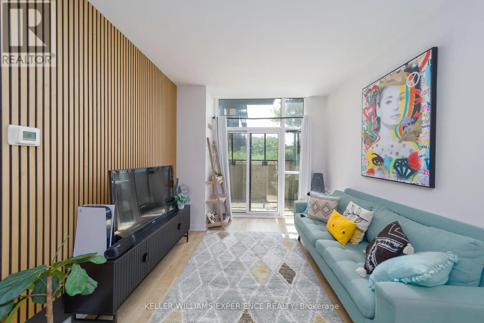 118 - 2300 ST CLAIR AVENUE W