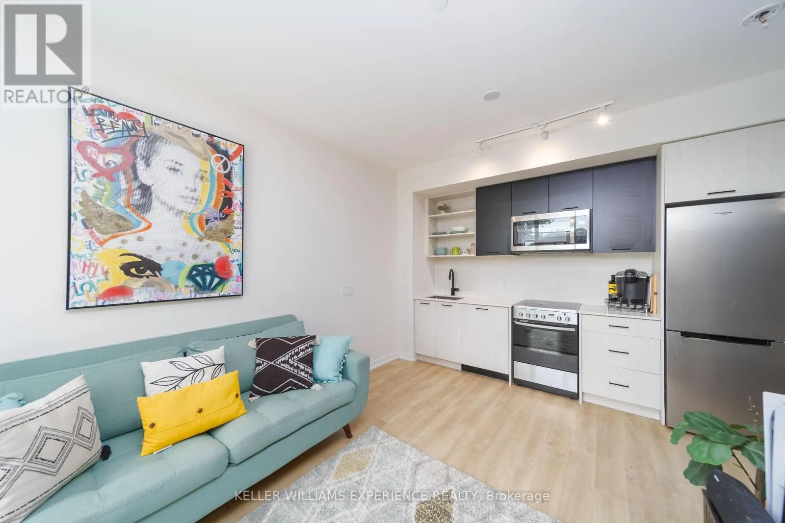 118 - 2300 ST CLAIR AVENUE W