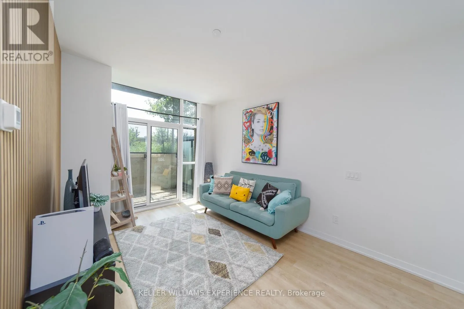 118 - 2300 ST CLAIR AVENUE W