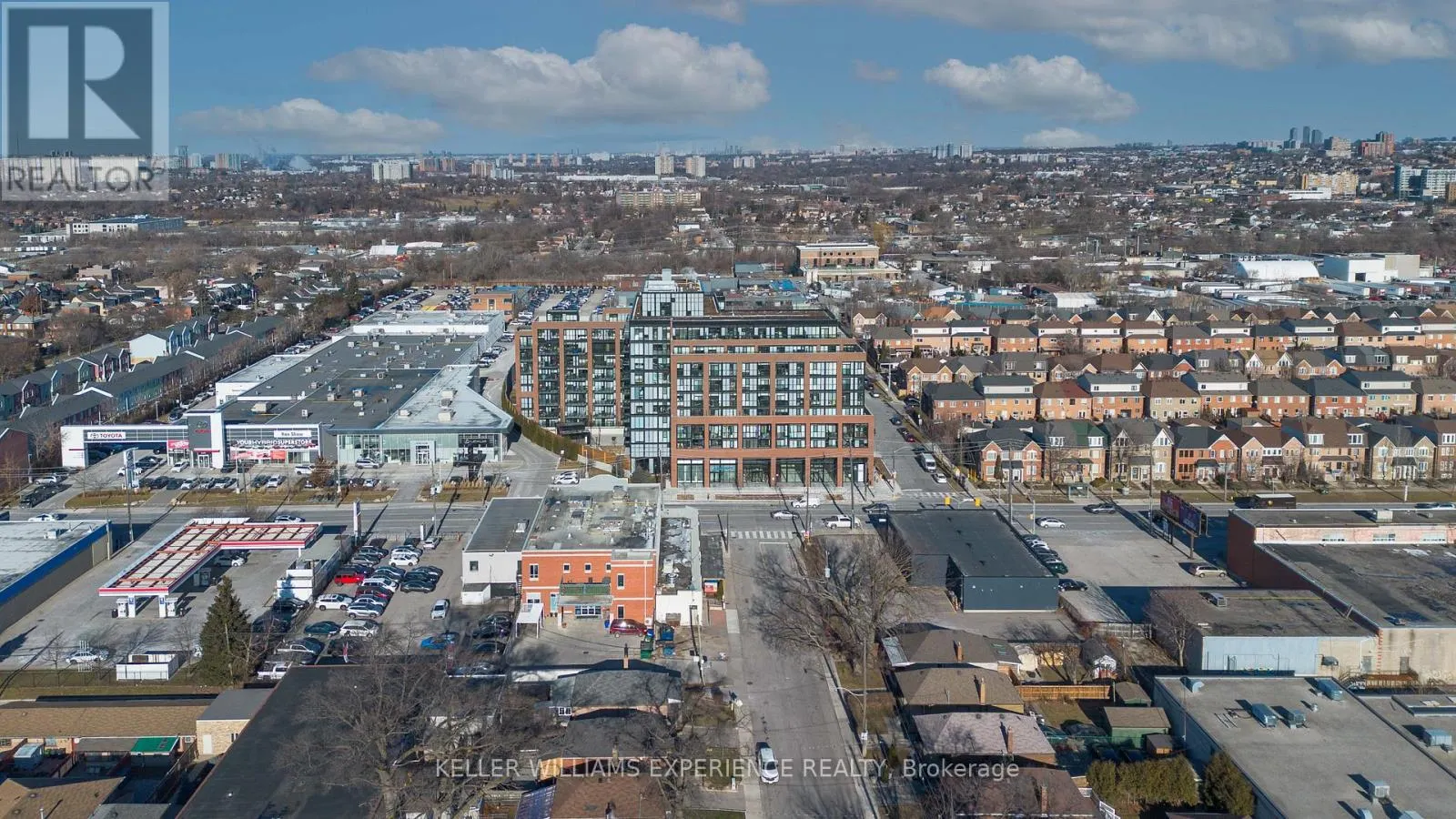 118 - 2300 ST CLAIR AVENUE W