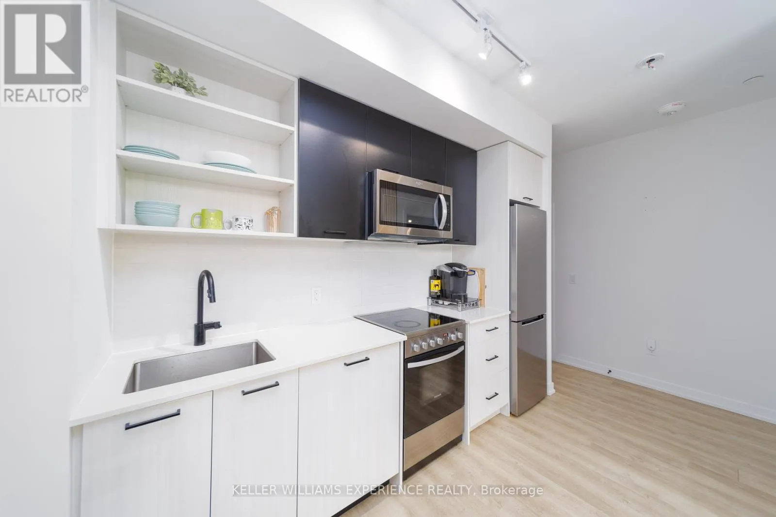 118 - 2300 ST CLAIR AVENUE W