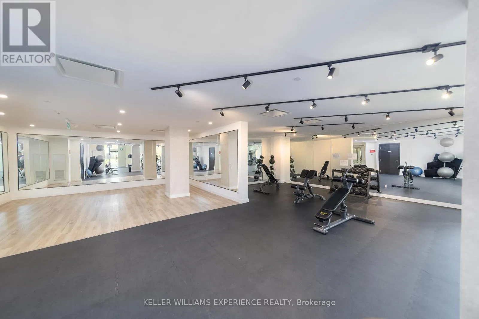 118 - 2300 ST CLAIR AVENUE W