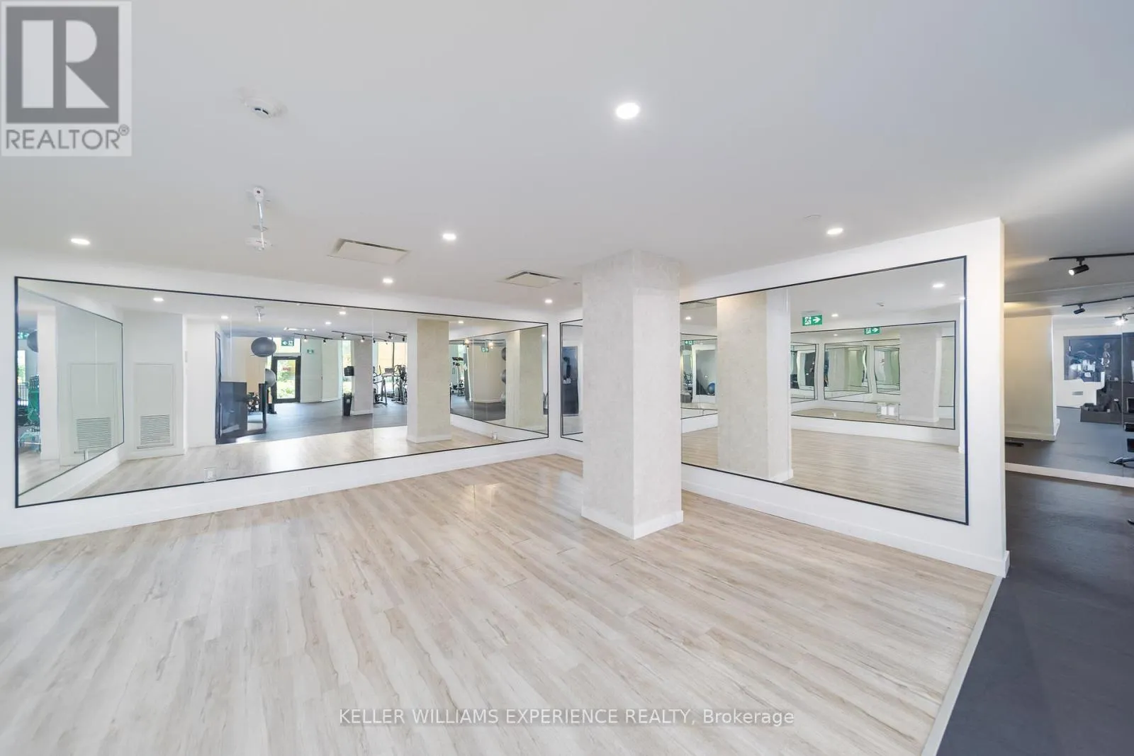 118 - 2300 ST CLAIR AVENUE W