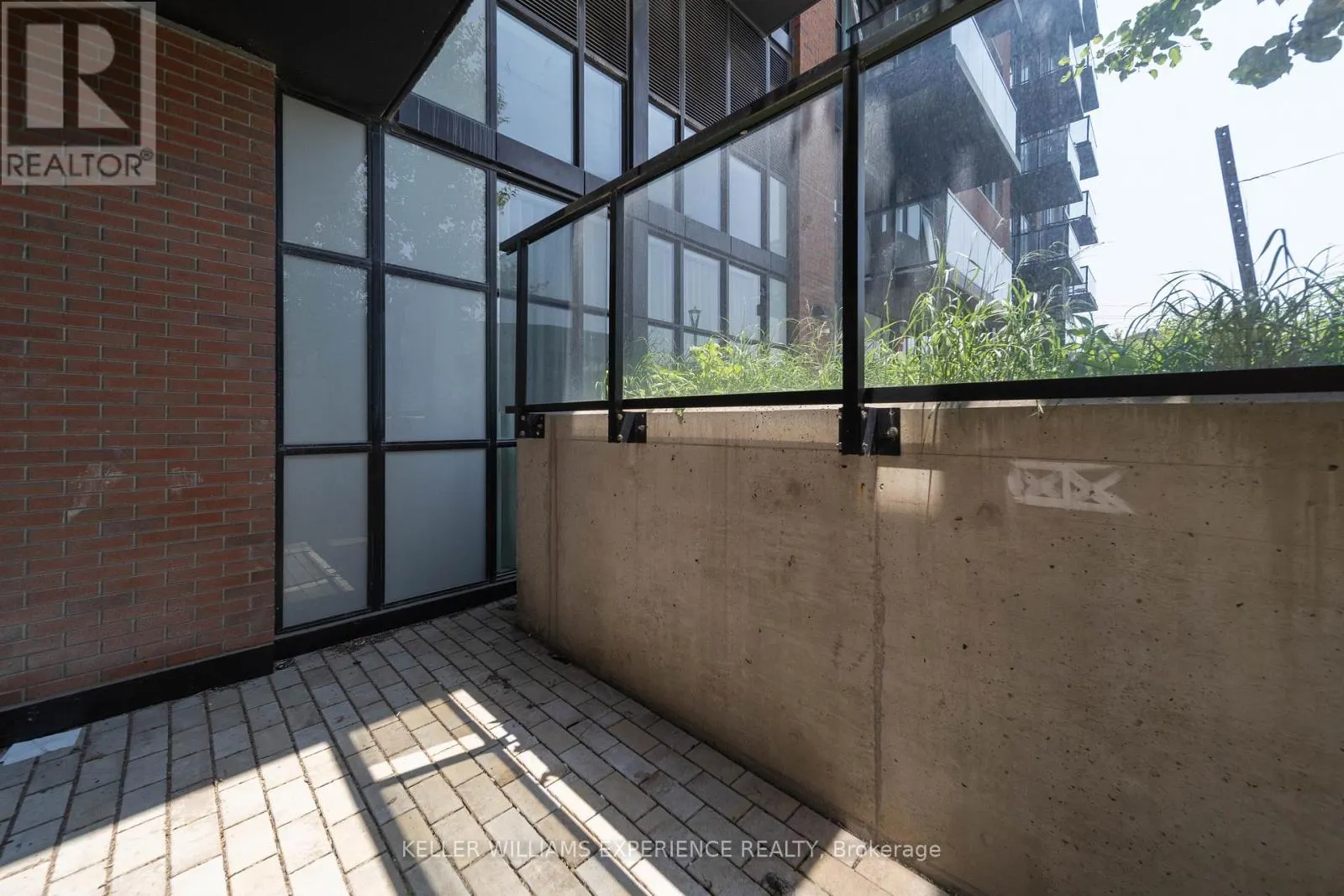 118 - 2300 ST CLAIR AVENUE W