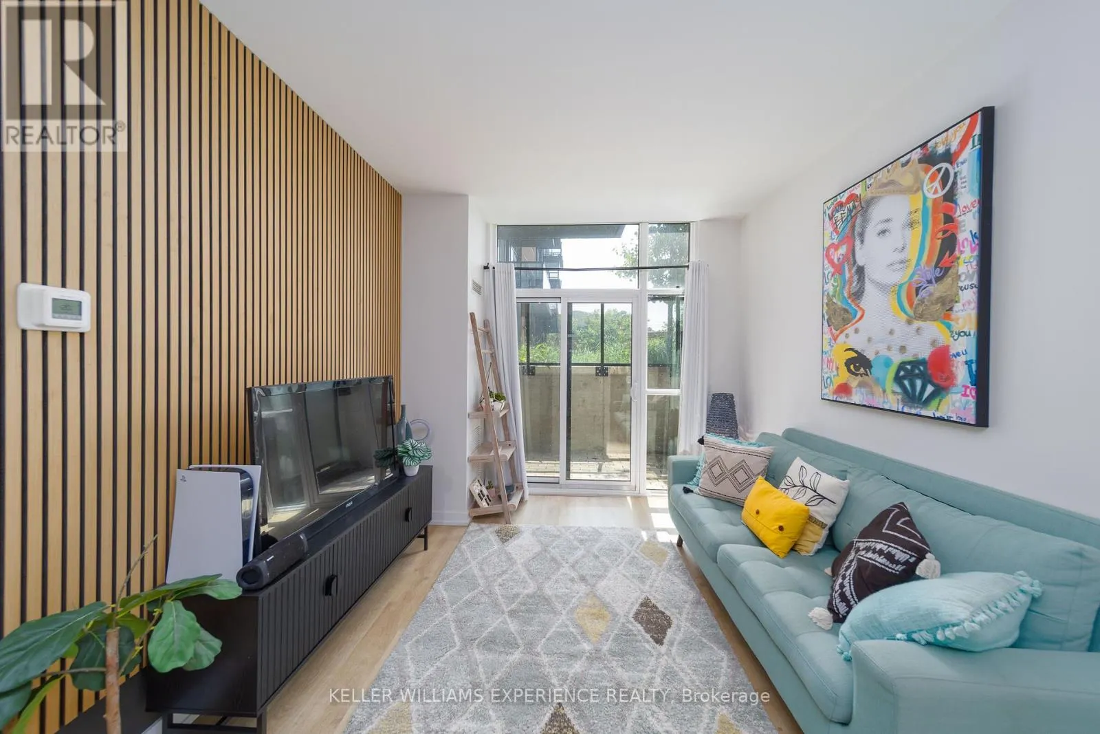 118 - 2300 ST CLAIR AVENUE W