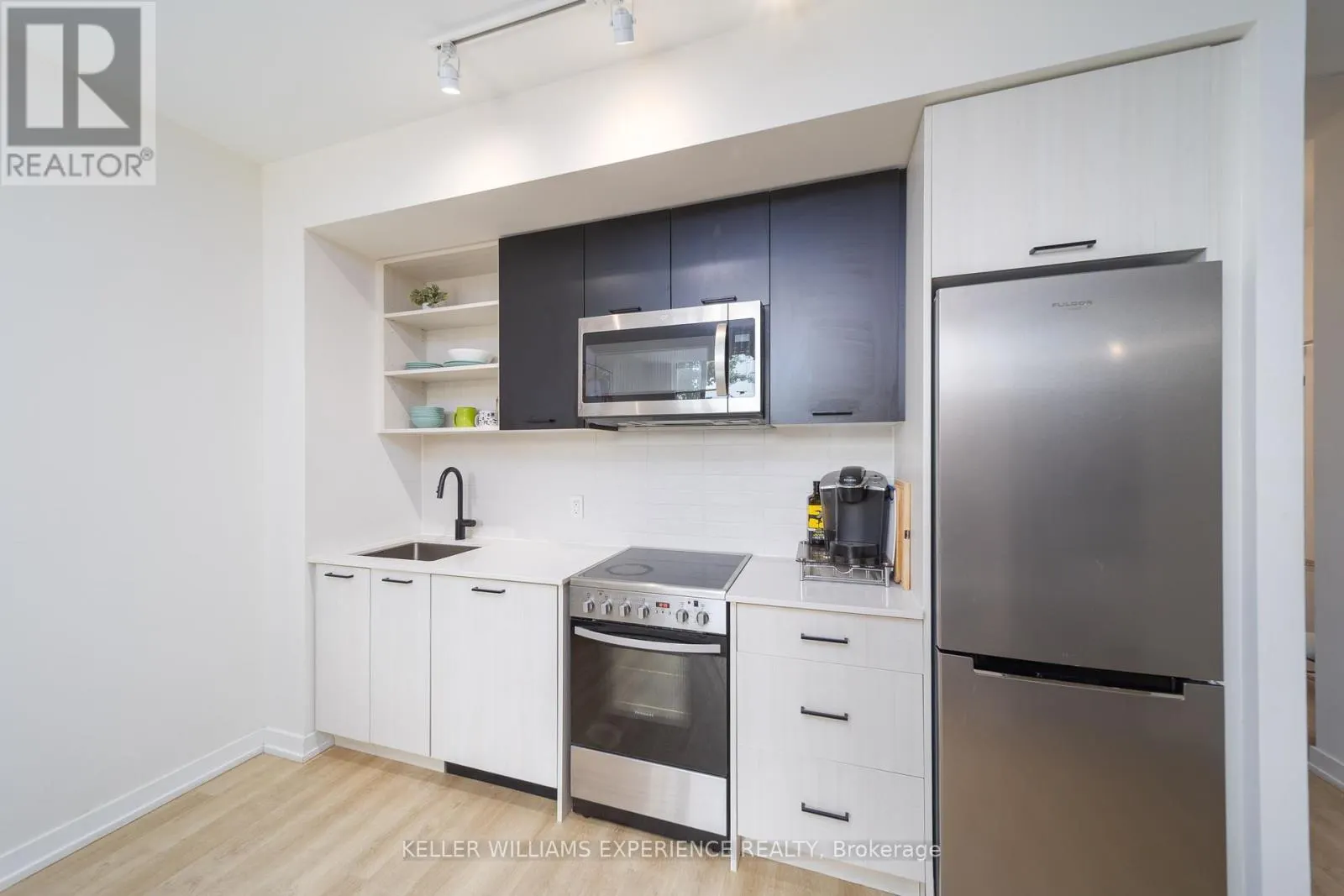 118 - 2300 ST CLAIR AVENUE W