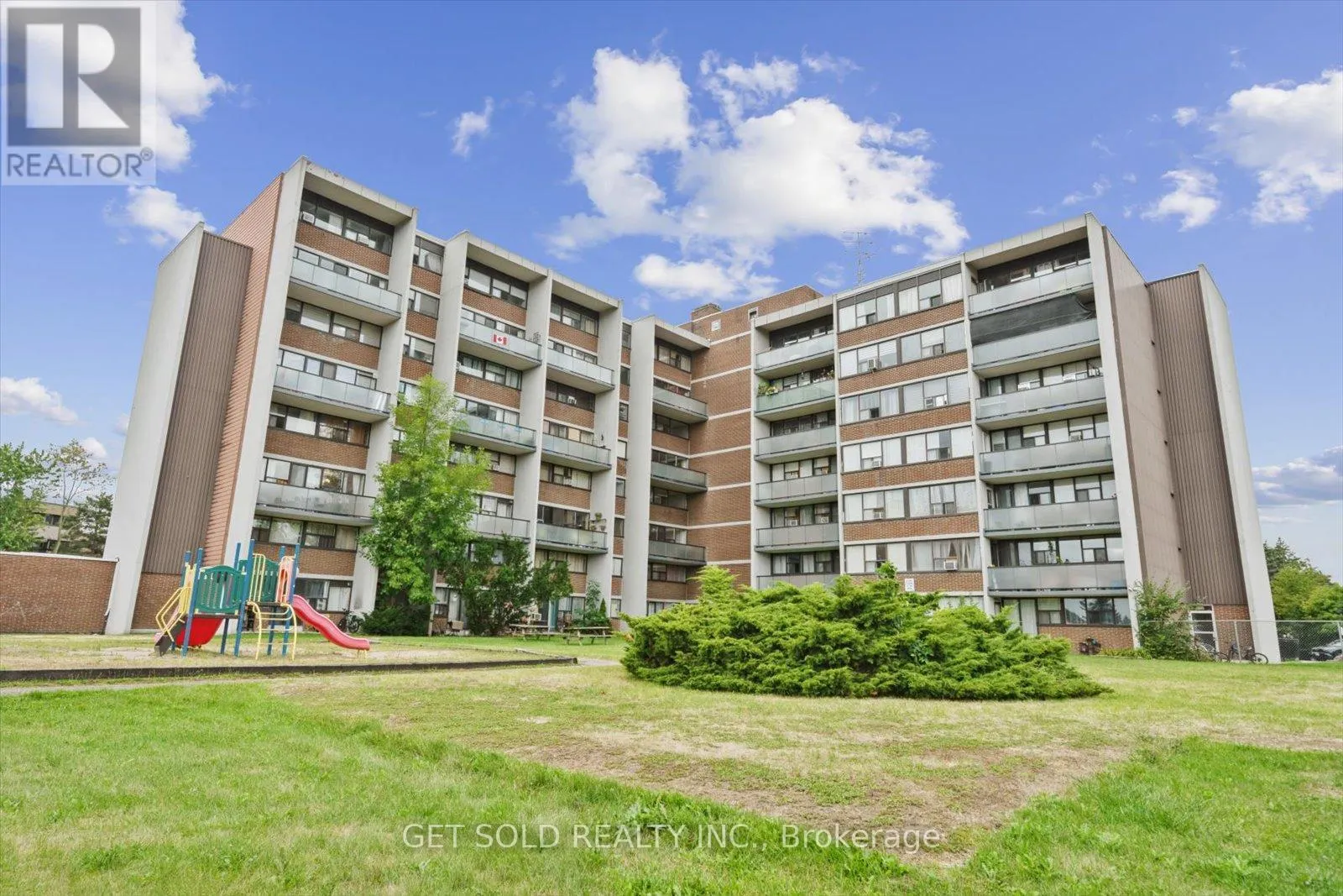 301 - 2121 ROCHE COURT