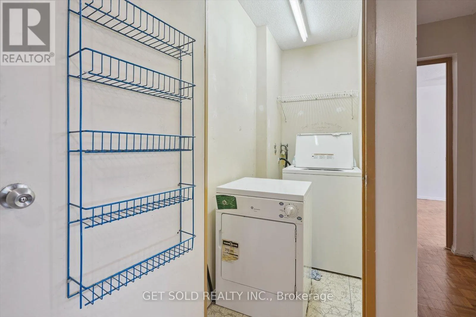 301 - 2121 ROCHE COURT