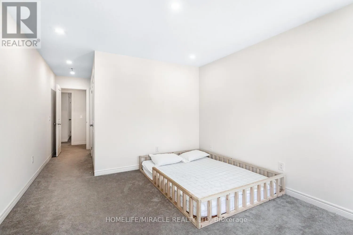 10 ELVERTON CRESCENT