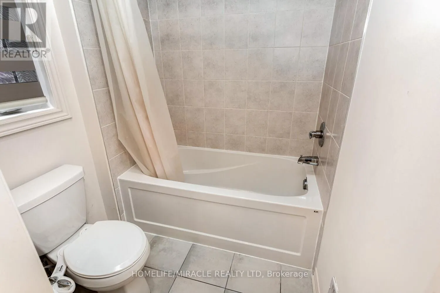 10 ELVERTON CRESCENT