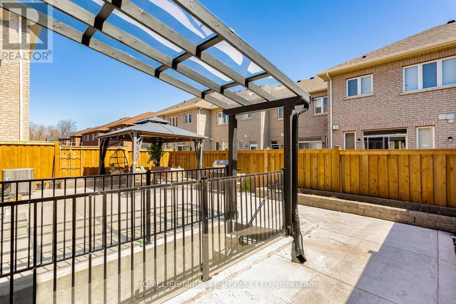 10 ELVERTON CRESCENT