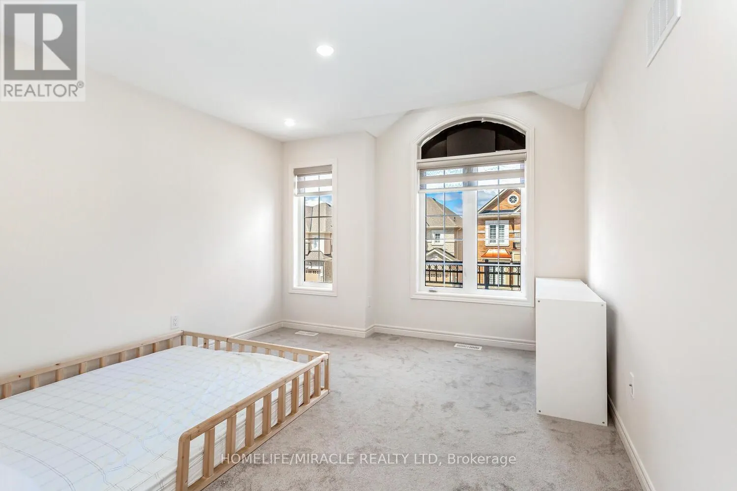 10 ELVERTON CRESCENT