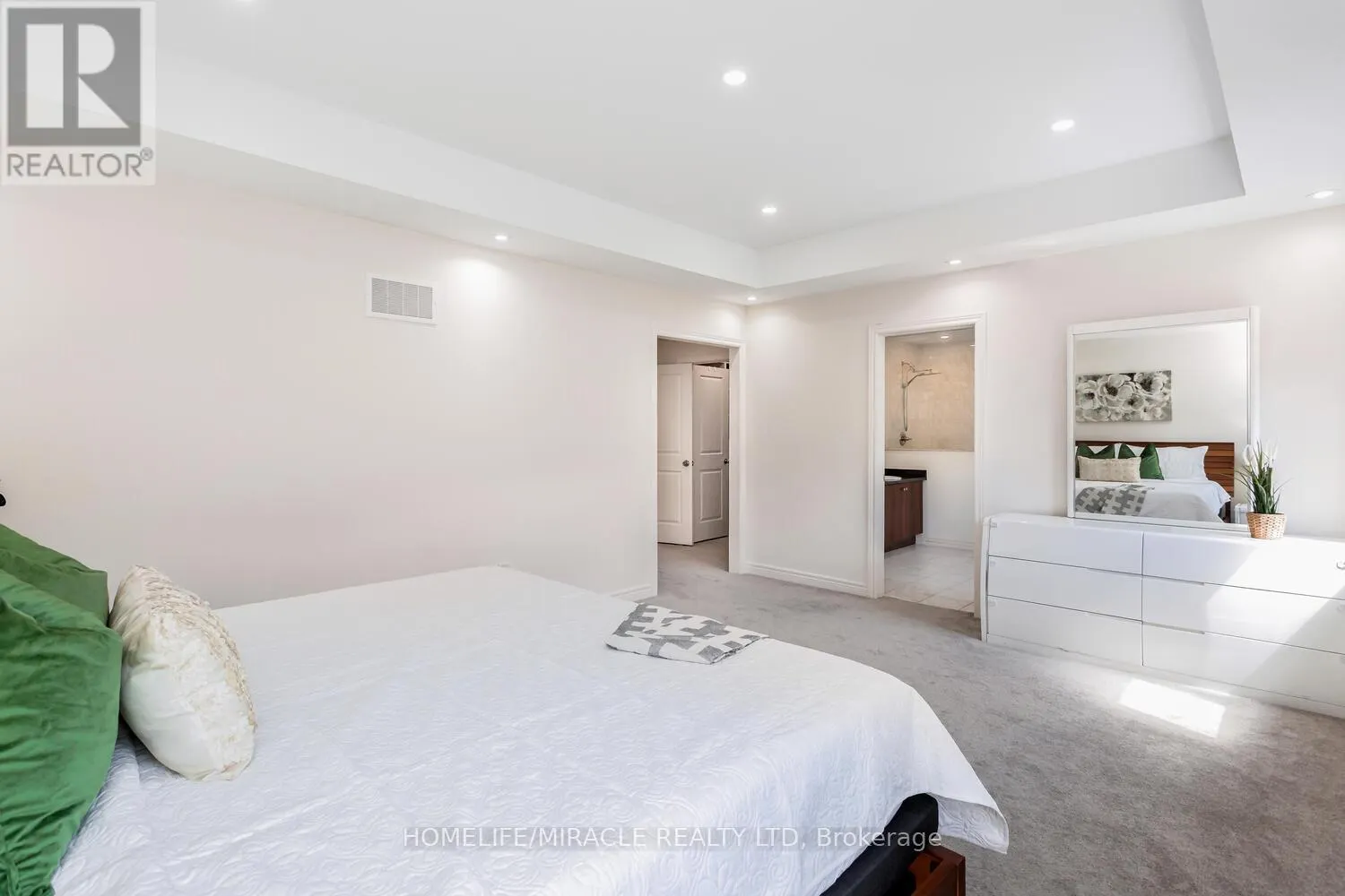 10 ELVERTON CRESCENT