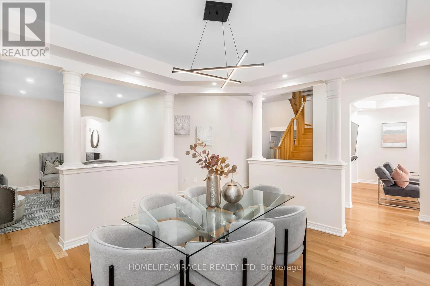 10 ELVERTON CRESCENT