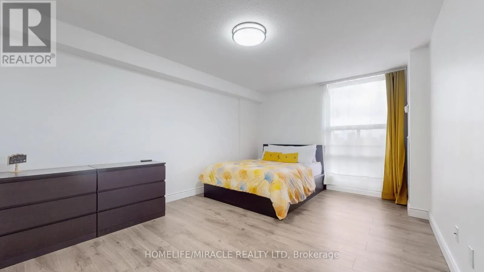 1112 - 15 KENSINGTON ROAD