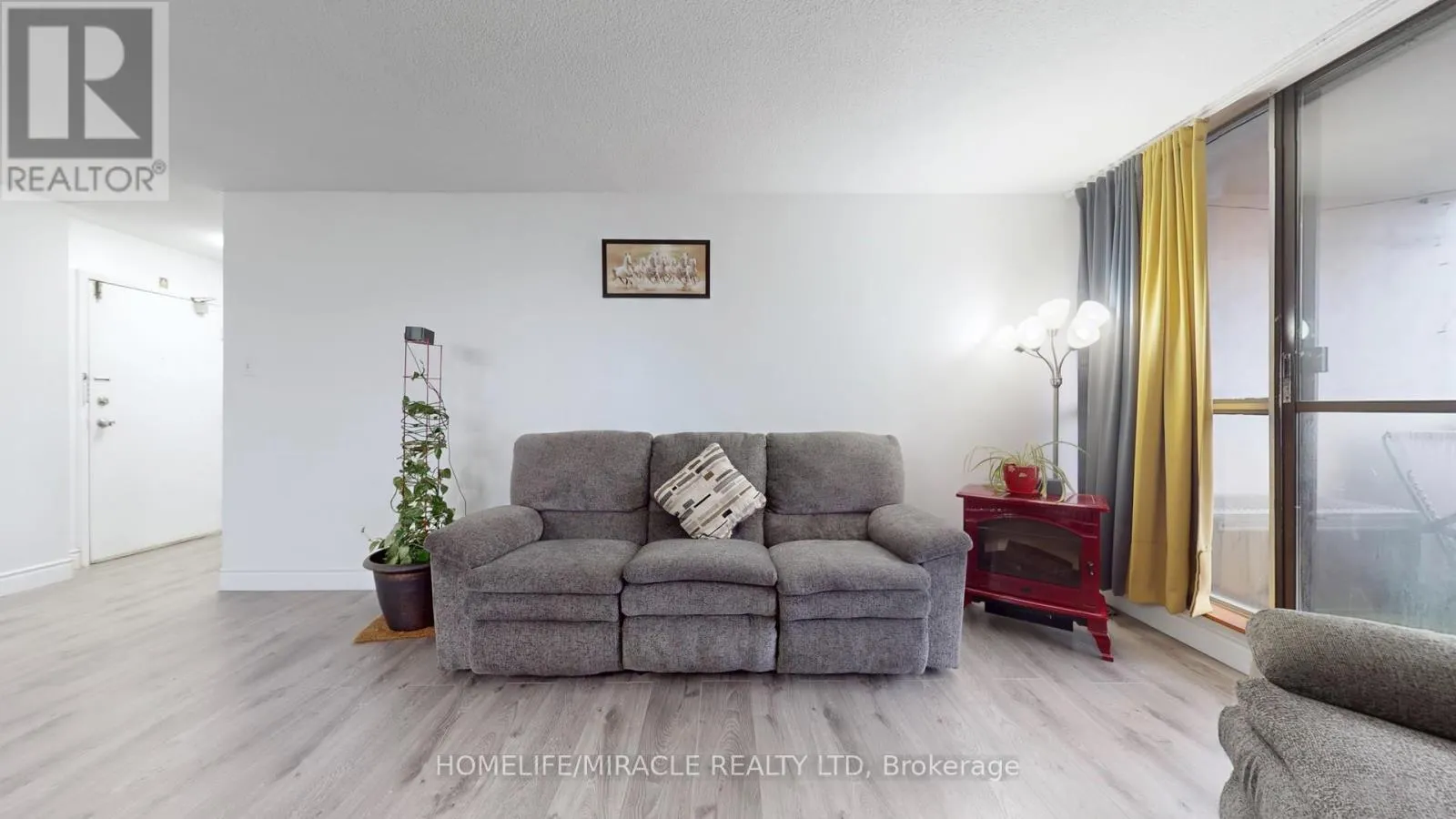 1112 - 15 KENSINGTON ROAD