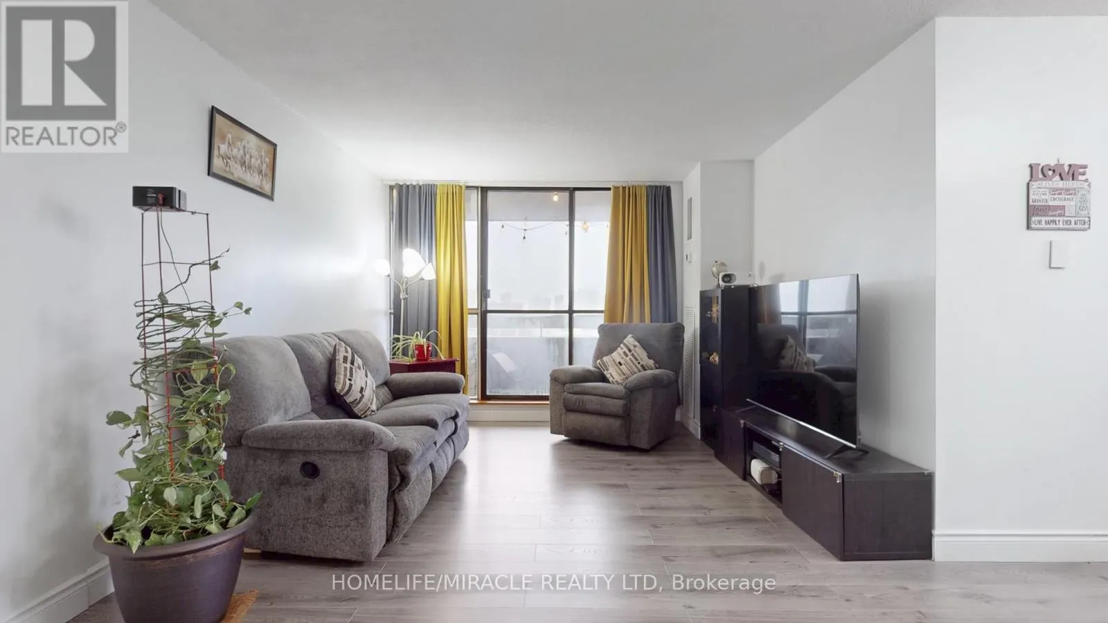 1112 - 15 KENSINGTON ROAD