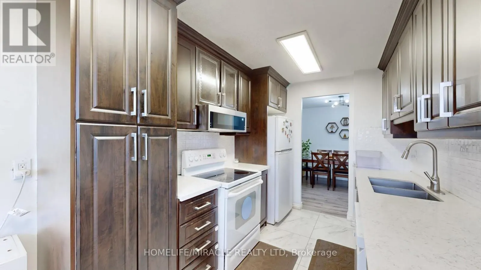 1112 - 15 KENSINGTON ROAD
