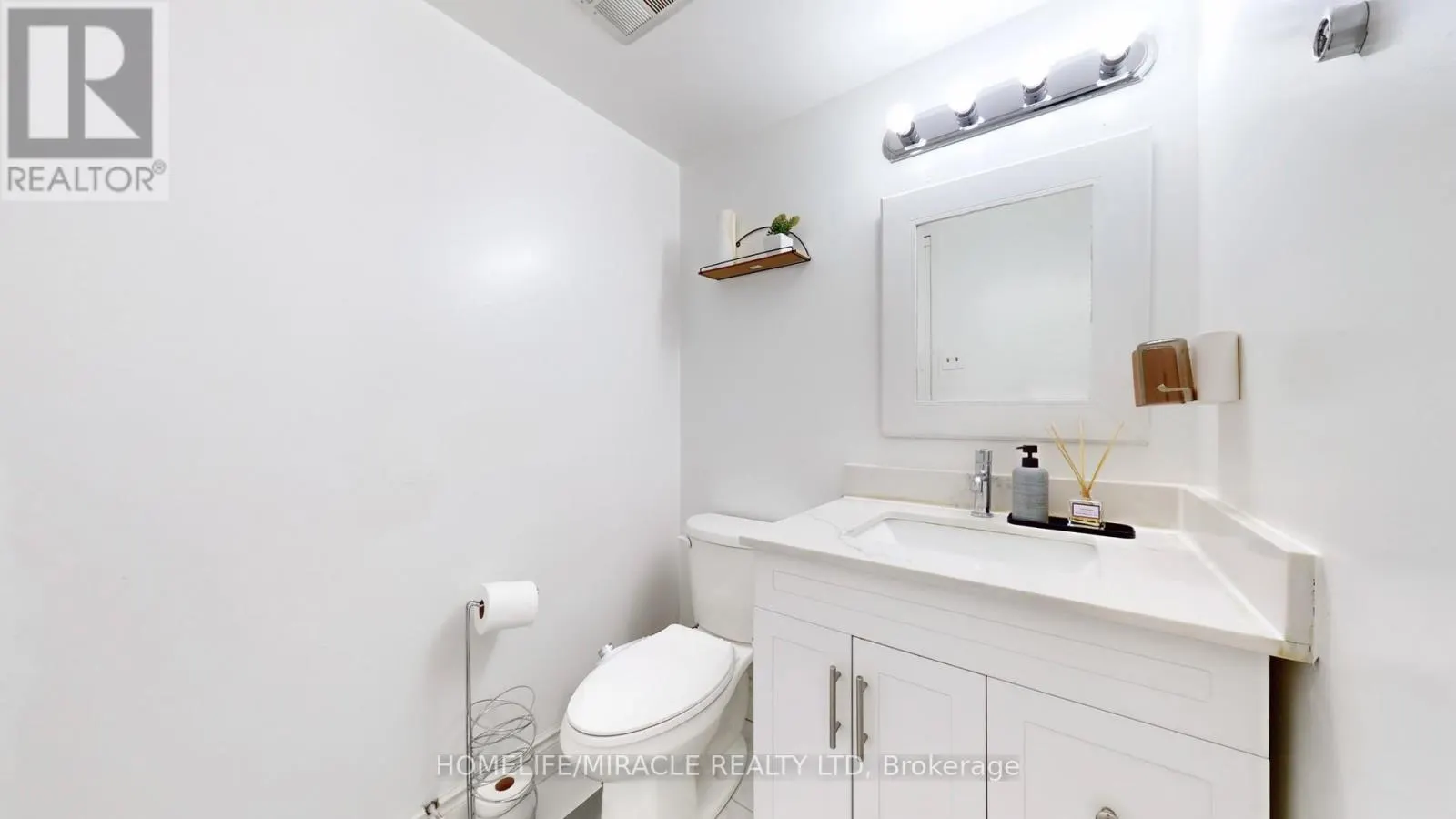 1112 - 15 KENSINGTON ROAD